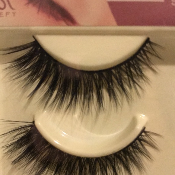 10 pairs of lashes - Picture 3 of 3
